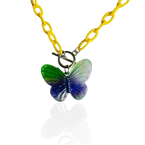 NWT Acrylic Multicolor Clear Watercolor Butterfly Yellow Chain Necklace - Picture 3 of 3